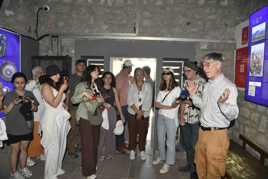 Ankara Büyükşehir Belediyesi Gençleri Gordion'da Tarihle Buluşturdu 1 Ankara Büyükşehir Belediyesi Gençleri Gordion'da Tarihle Buluşturdu 1