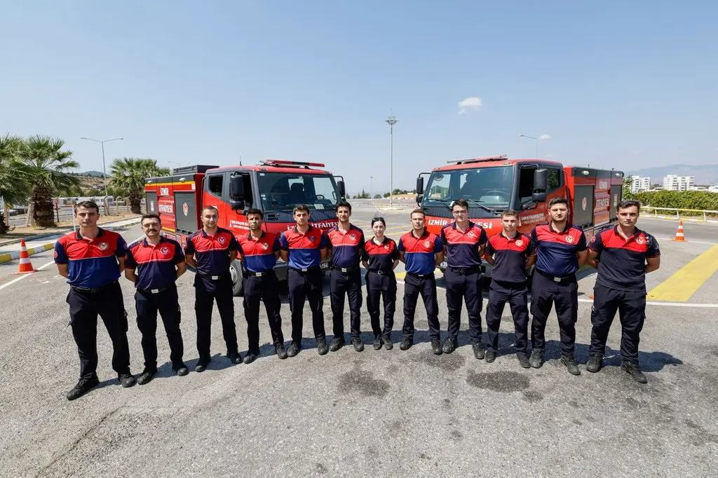 İzmir İtfaiyesi’nin şoförleri zorlu eğitimlerden geçiyor 1 İzmir İtfaiyesi’nin şoförleri zorlu eğitimlerden geçiyor 1