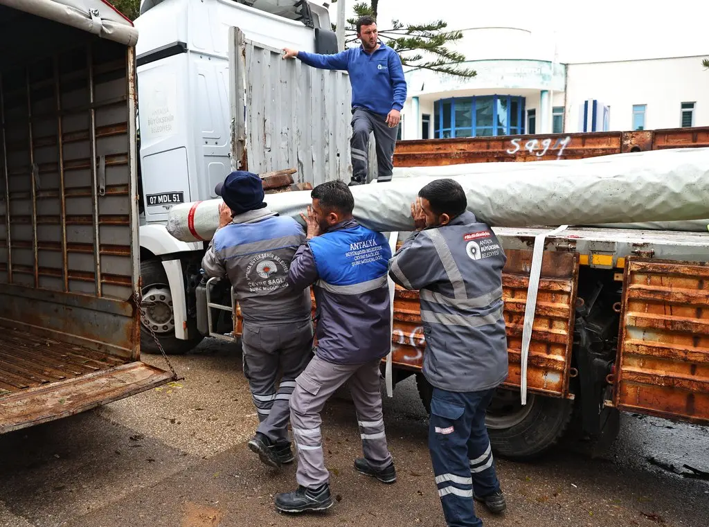 Antalya’da Afetzede Üreticilere 657 Bin 400 Metrekare Sera Naylonu Desteği 1