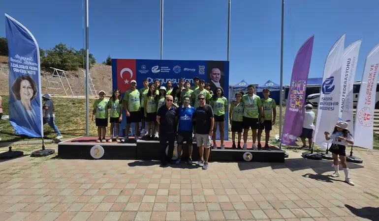 Bursa Büyükşehir Kanocularından Türkiye Şampiyonası’nda 12 Madalya 1 Büyükşehir Belediyespor kanocularından 12 madalya 2