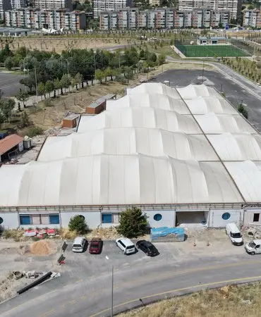 Göksu Parkı’ndaki Kapalı Pazar Alanı Yenileniyor 4 göksu parkı satış alanı 554f (2)