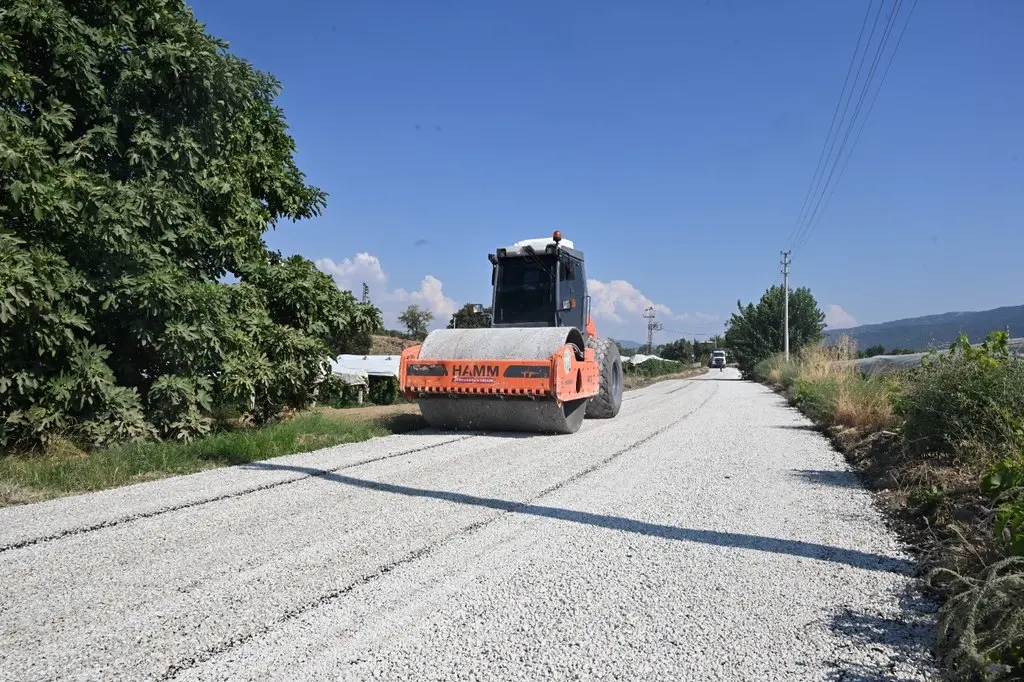 Sarıgöl’de Üzüm Hasadı Öncesi 6 Kilometrelik Yol Yenileniyor 1