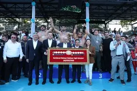 Kurtdereli Yağlı Güreşleri'nde Başpehlivan Mustafa Taş oldu (2)