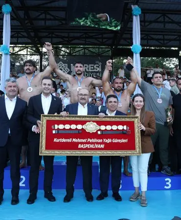 Kurtdereli Yağlı Güreşleri'nde Başpehlivan Mustafa Taş oldu (2)