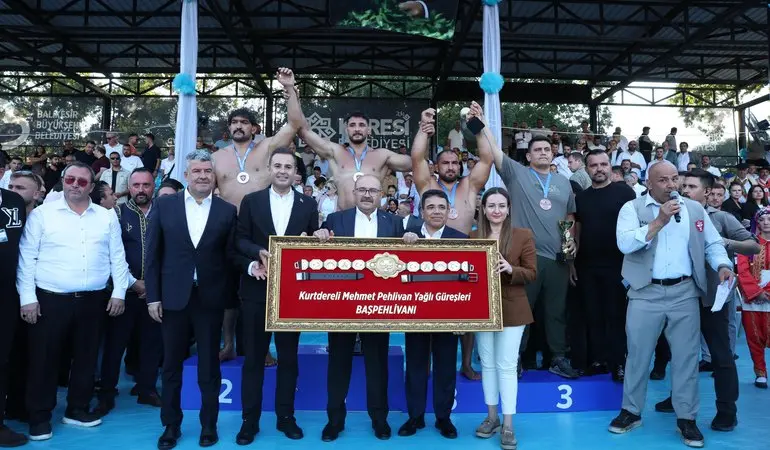 Kurtdereli Yağlı Güreşleri'nde Başpehlivan Mustafa Taş oldu (2)