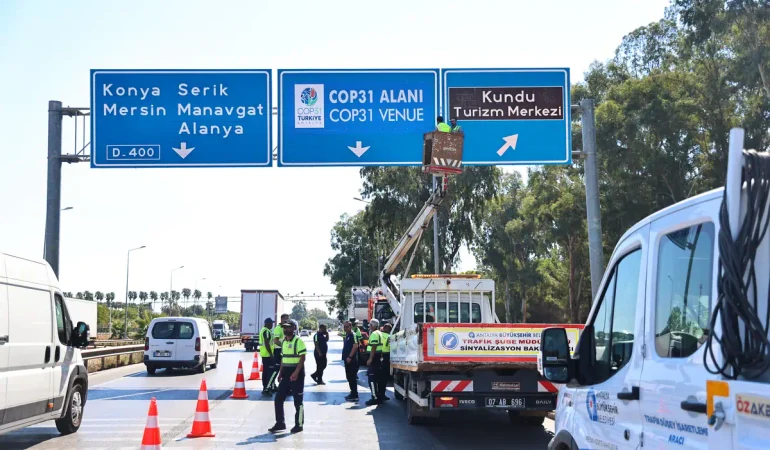 Antalya’da COP31 Öncesi 67 Yeni Yön Levhası Yerleştiriliyor 1 Antalya’nın Yolları COP31 İklim Zirvesine hazırlanıyor (2)