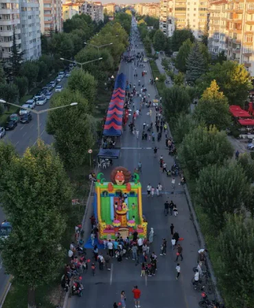 Eskişehir’de Arabasız Pazar 30 Ağustos’ta Atatürk Bulvarı’nda Yapılacak 4 ARABASIZ PAZAR, AĞUSTOS AYINDA DA ESKİŞEHİRLİLERİ BULUŞTURACAK (3)