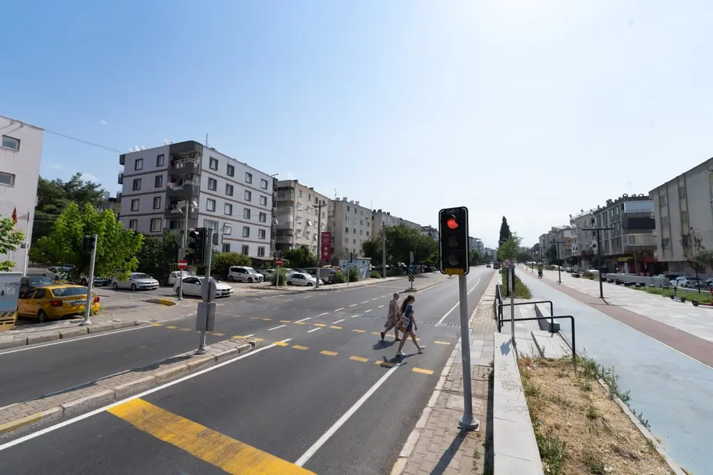 İzmir’de 2 Milyar Liralık Yol Yenileme Yatırımı: 120 Noktada Çalışma Tamamlandı 1