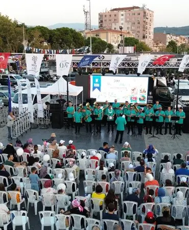Bursa’nın Fethinin 700. Yılı İlçe Şenliklerinin 15. Durağı Gemlik Oldu 5 Fetih coşkusu Gemlik’i sardı 3