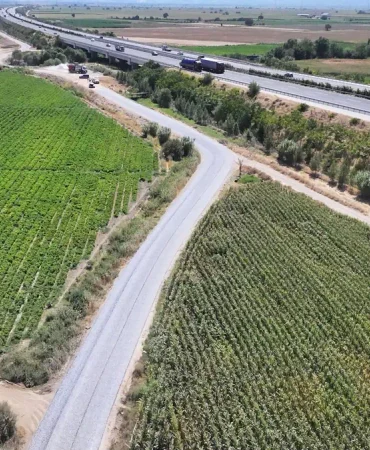 Manisa Büyükşehir’den Turgutlu-Saruhanlı Arasında 15 Kilometrelik Yol Çalışması (1)