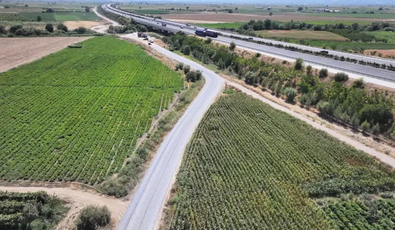 Manisa’da Turgutlu ile Saruhanlı Arasındaki 15 Kilometrelik Yolda Asfalt Çalışması 6 Manisa Büyükşehir’den Turgutlu-Saruhanlı Arasında 15 Kilometrelik Yol Çalışması (1)