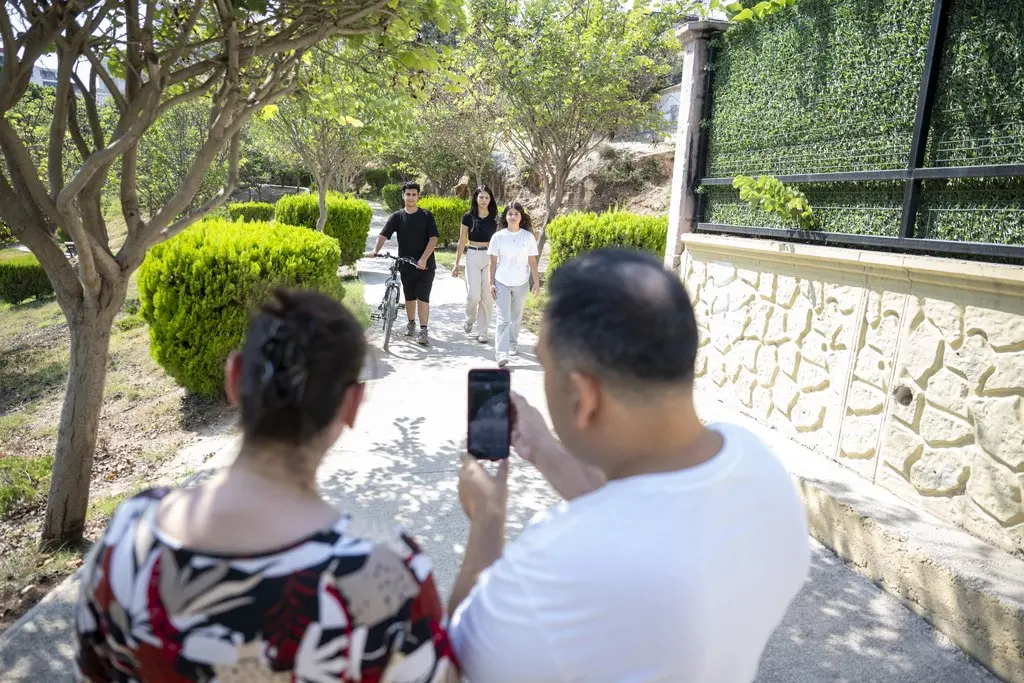 Mersin’de Liseli Gençlerden Görme Engelliler İçin Yapay Zekâ Destekli Asistan 1 Mersin’de Liseli Gençlerden Görme Engelliler İçin Yapay Zekâ Destekli Asistan 1