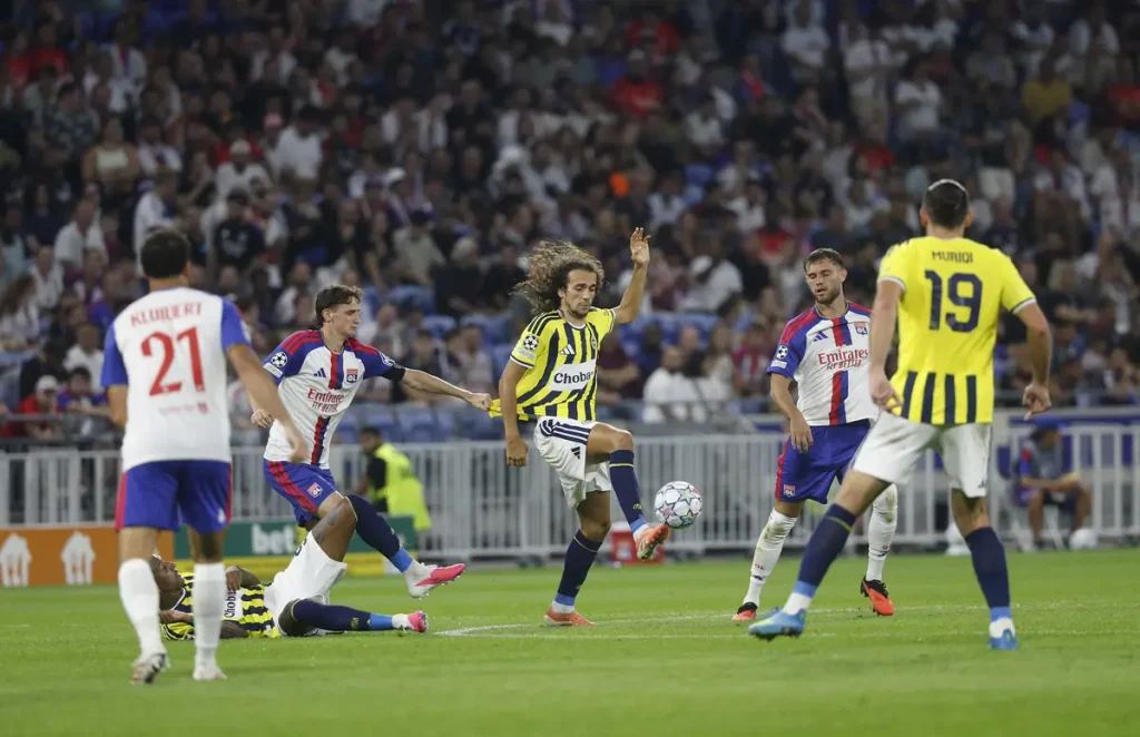 Fenerbahçe Lyon’u 2-1 Yendi, Devler Ligi’ne Adını Yazdırdı 1 Fenerbahçe Lyon’u 2-1 Yendi, Devler Ligi’ne Adını Yazdırdı 1
