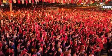 Antalya’da 30 Ağustos Zafer Bayramı Derya Uluğ Konseriyle Kutlanacak 2 antalya derya uluğ konser