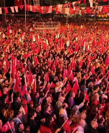 Antalya’da 30 Ağustos Zafer Bayramı Derya Uluğ Konseriyle Kutlanacak 17 antalya derya uluğ konser