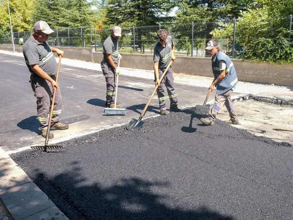Etimesgut’ta Asfalt Çalışmaları İlçe Genelinde Sürüyor 1