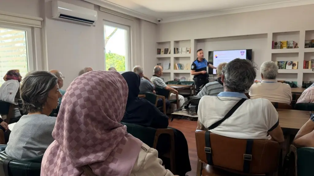 Kocaeli’de 65 Yaş Üstü Vatandaşlara Dijital Güvenlik Eğitimi 1 Kocaeli’de 65 Yaş Üstü Vatandaşlara Dijital Güvenlik Eğitimi 1